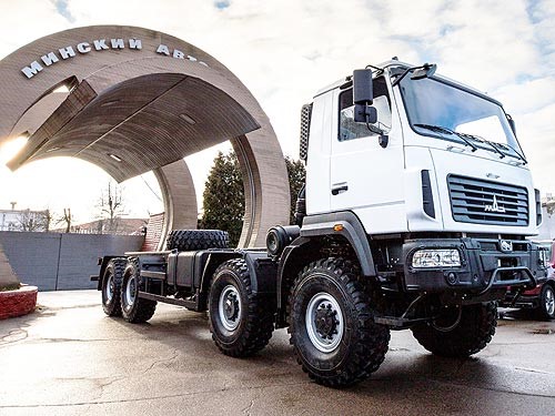 МАЗ виводить на український ринок вантажівки з колісною формулою 8*8