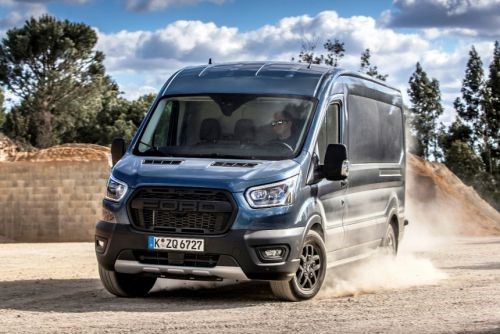 У Ford Transit з'являться крос-версії