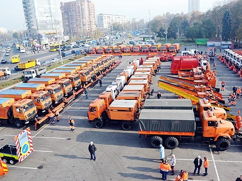 Для роботи взимку в Києві підготували 477 спецмашин